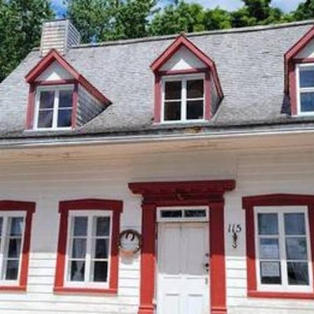 Om Chalet 1 Avec Spa Face Au Fleuve Saint-Jean ภายนอก รูปภาพ