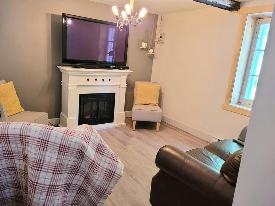 Om Chalet 1 Avec Spa Face Au Fleuve Saint-Jean ภายนอก รูปภาพ