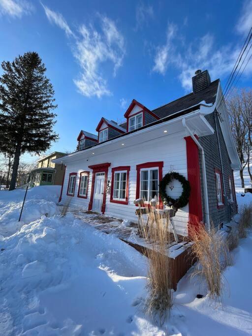 Om Chalet 1 Avec Spa Face Au Fleuve Saint-Jean ภายนอก รูปภาพ
